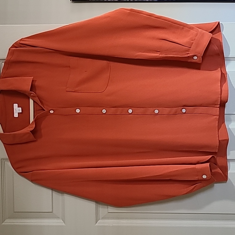 J Jill crepe poly button-down, long -sleeve blouse. Washable. Medium. Fits 8.
